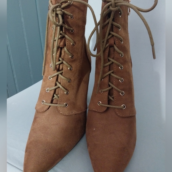 POINTED TOE BLOCK HEEL BOOTIES MILANO-1 BY LILIANA - Picture 2 of 5